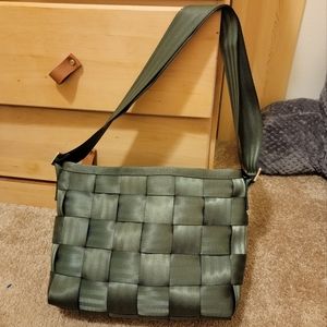 Harveys seatbelt messenger bag